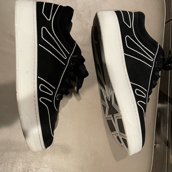 Black suede sneakers with tiny pearl details - Picture 7 of 9